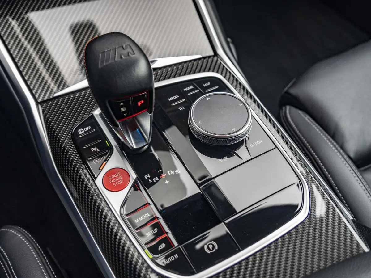 M2 | M Driver's Pack | M Drive Professional | AKRAPOVIC Uitlaatsysteem | M Adaptief onderstel | M Compound remsysteem Rot | Carbon fibre dak | Active Cruise Control | Harman Kardon