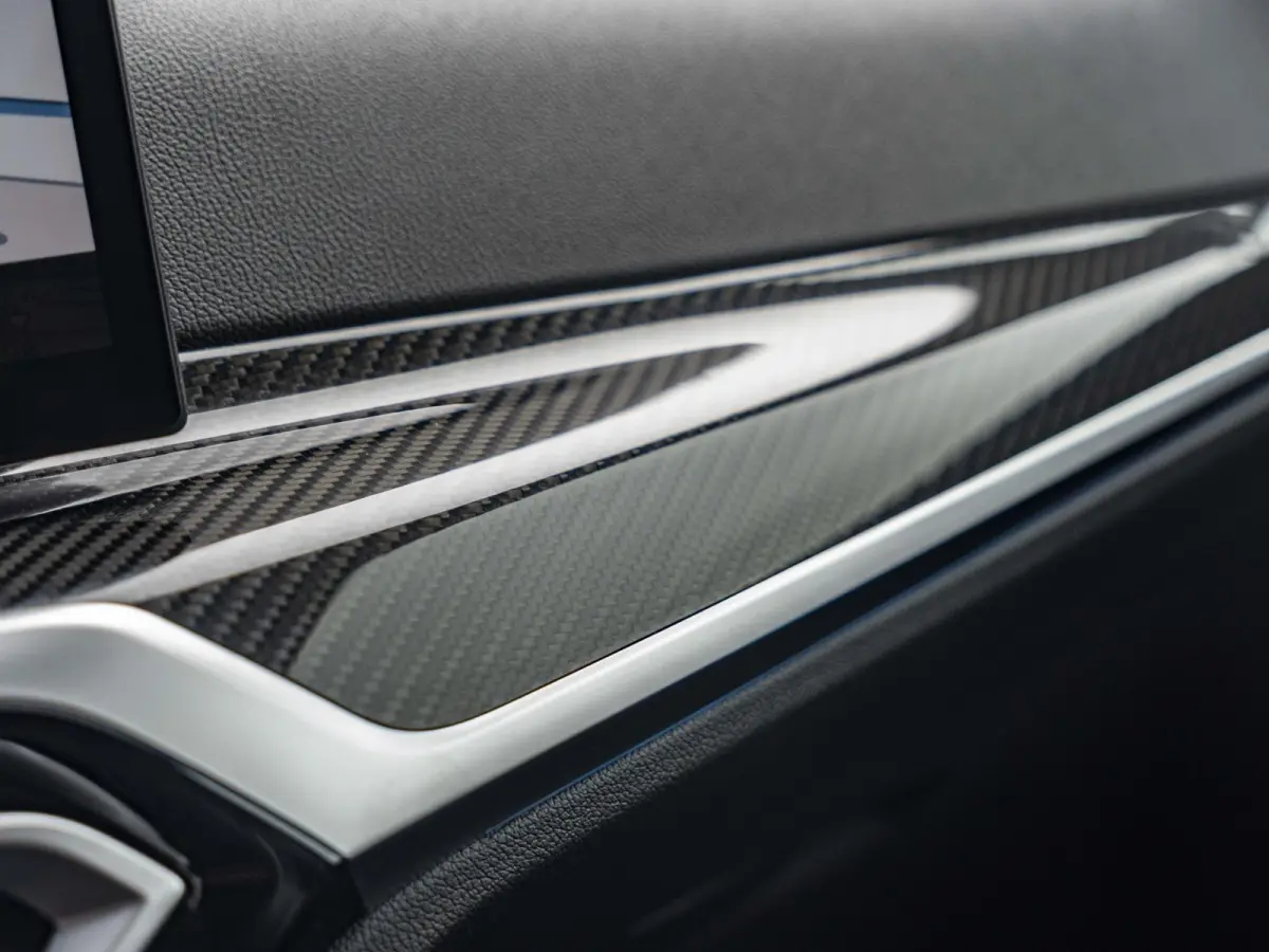 M2 | M Driver's Pack | M Drive Professional | AKRAPOVIC Uitlaatsysteem | M Adaptief onderstel | M Compound remsysteem Rot | Carbon fibre dak | Active Cruise Control | Harman Kardon