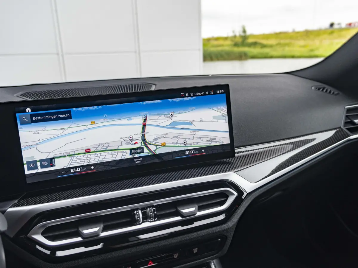 M2 | M Driver's Pack | M Drive Professional | AKRAPOVIC Uitlaatsysteem | M Adaptief onderstel | M Compound remsysteem Rot | Carbon fibre dak | Active Cruise Control | Harman Kardon