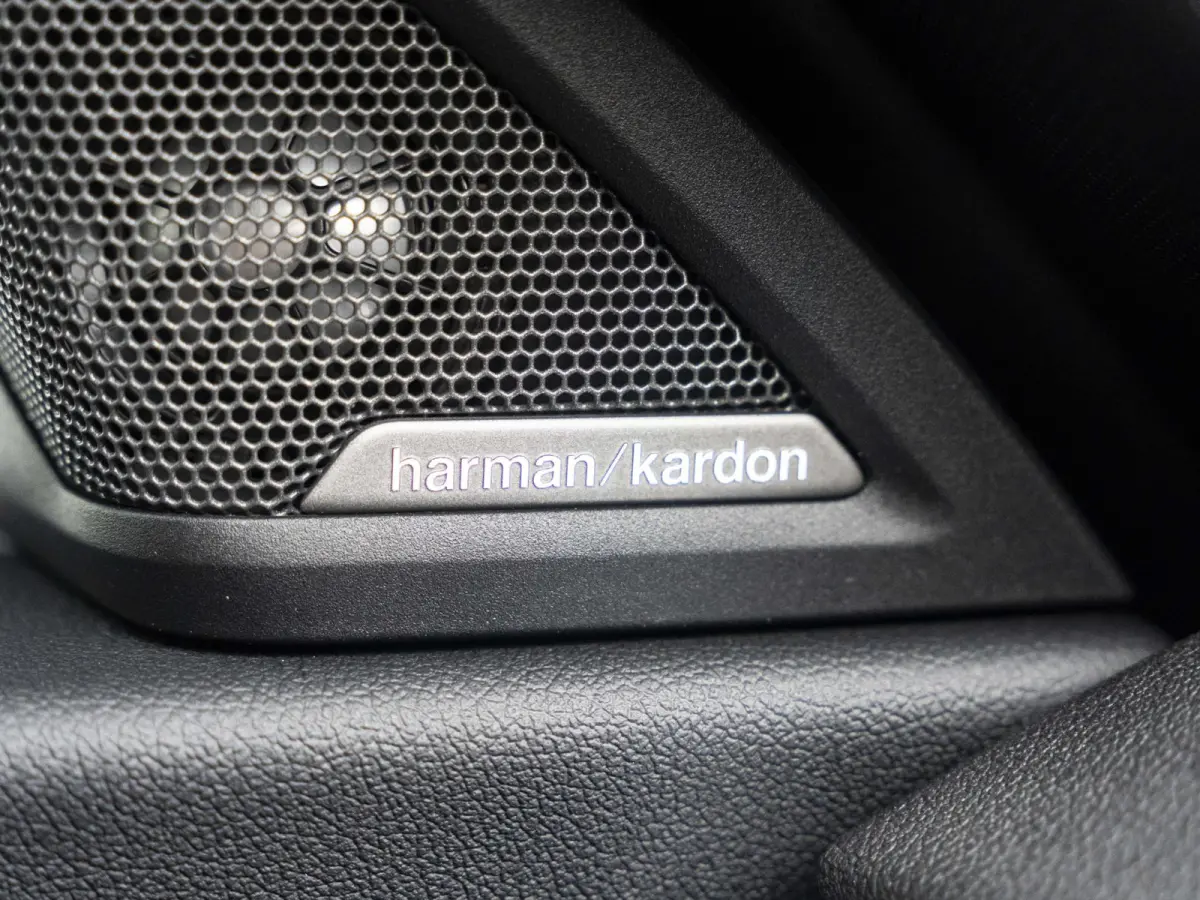 M2 | M Driver's Pack | M Drive Professional | AKRAPOVIC Uitlaatsysteem | M Adaptief onderstel | M Compound remsysteem Rot | Carbon fibre dak | Active Cruise Control | Harman Kardon