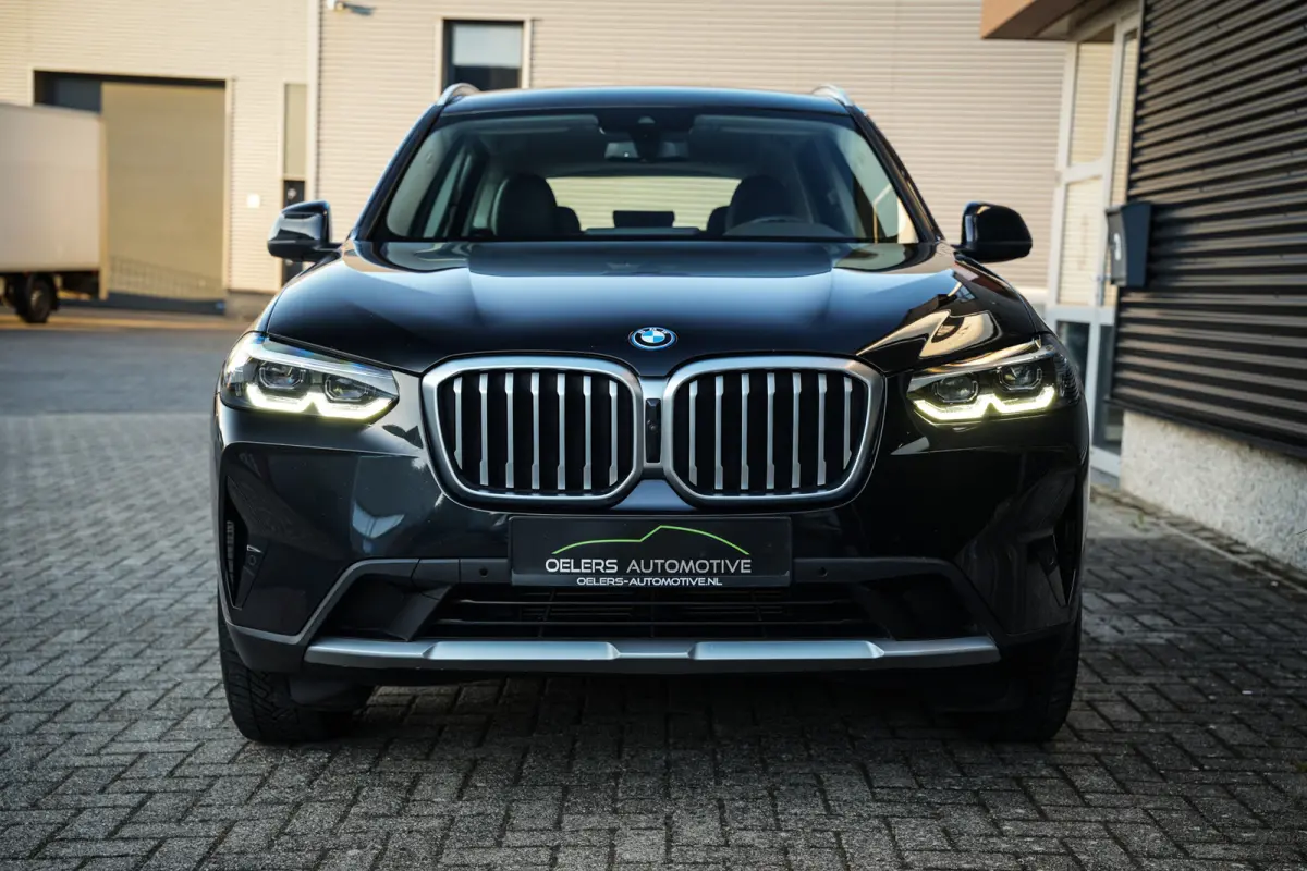 XDrive30e Business Edition Plus | Clima | Cruise | Metalic | 360 camera | Leder | Mooi! |