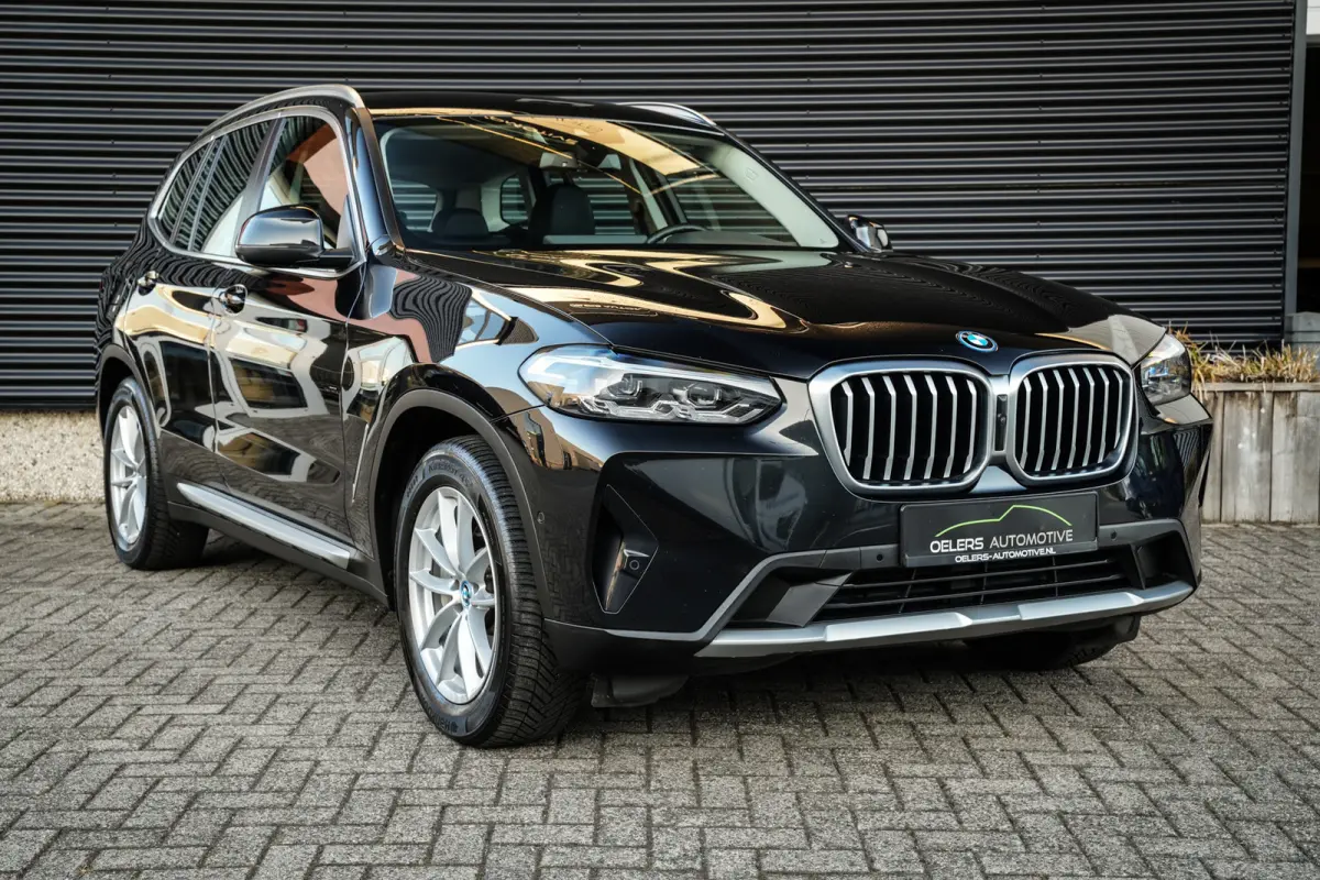 XDrive30e Business Edition Plus | Clima | Cruise | Metalic | 360 camera | Leder | Mooi! |
