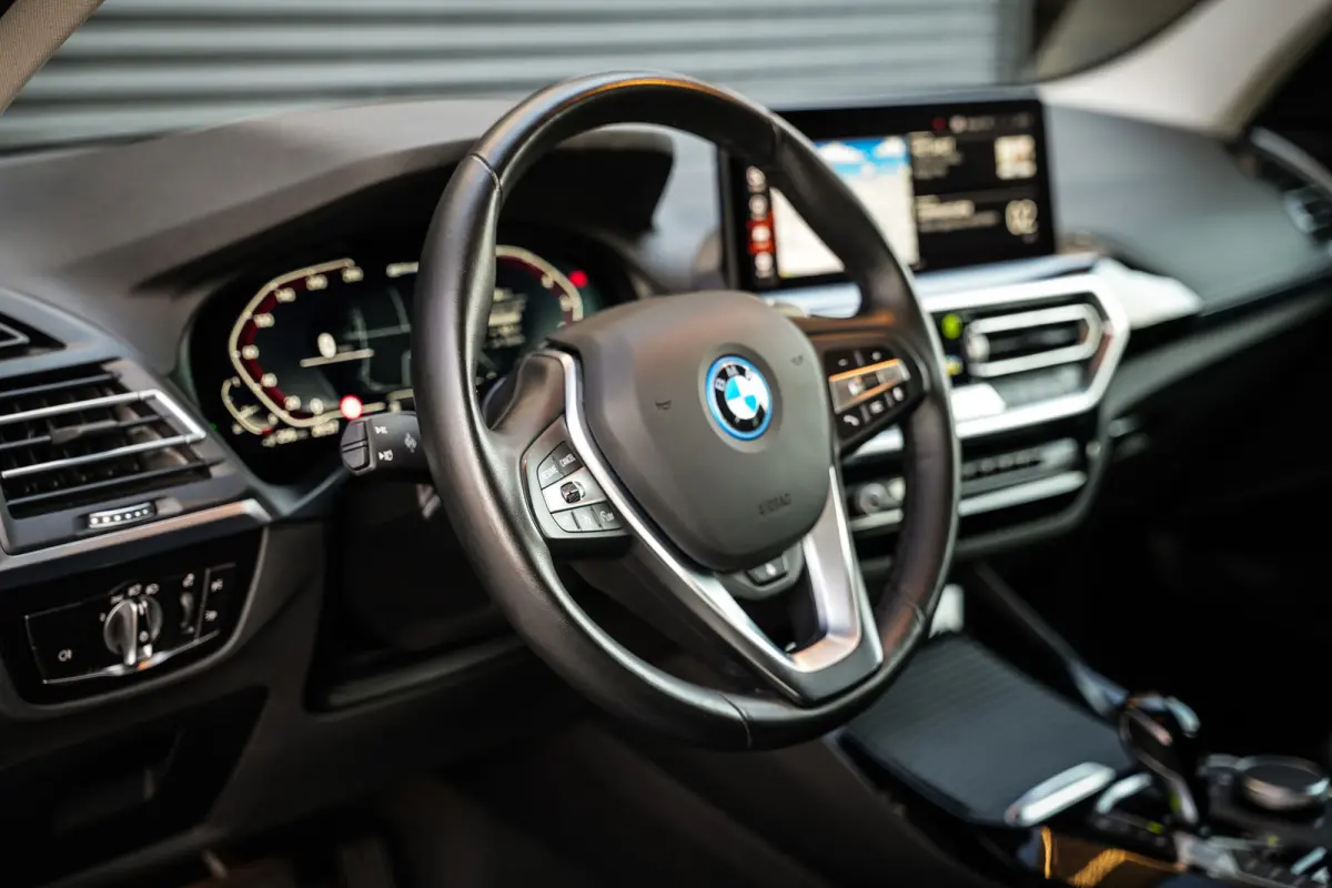 XDrive30e Business Edition Plus | Clima | Cruise | Metalic | 360 camera | Leder | Mooi! |