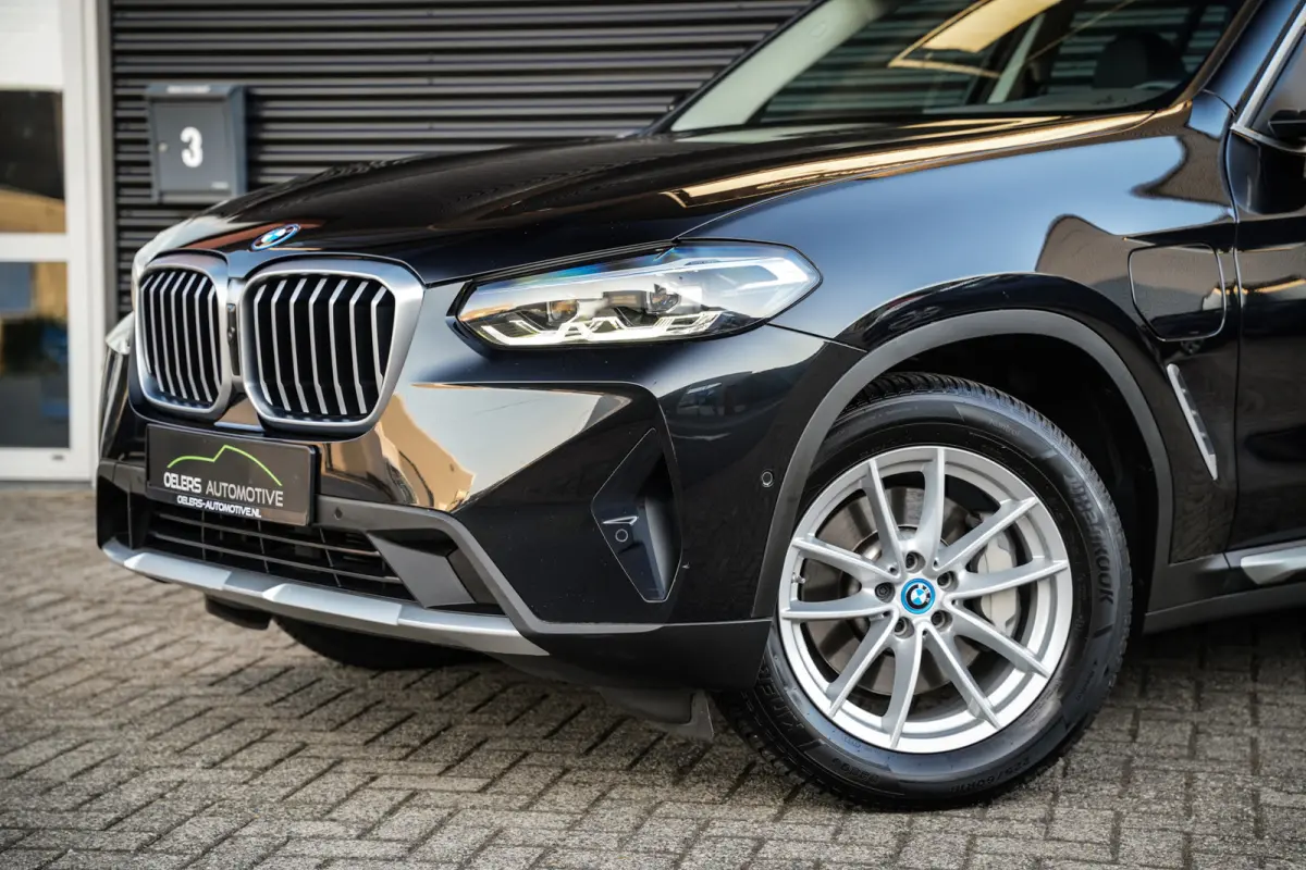 XDrive30e Business Edition Plus | Clima | Cruise | Metalic | 360 camera | Leder | Mooi! |