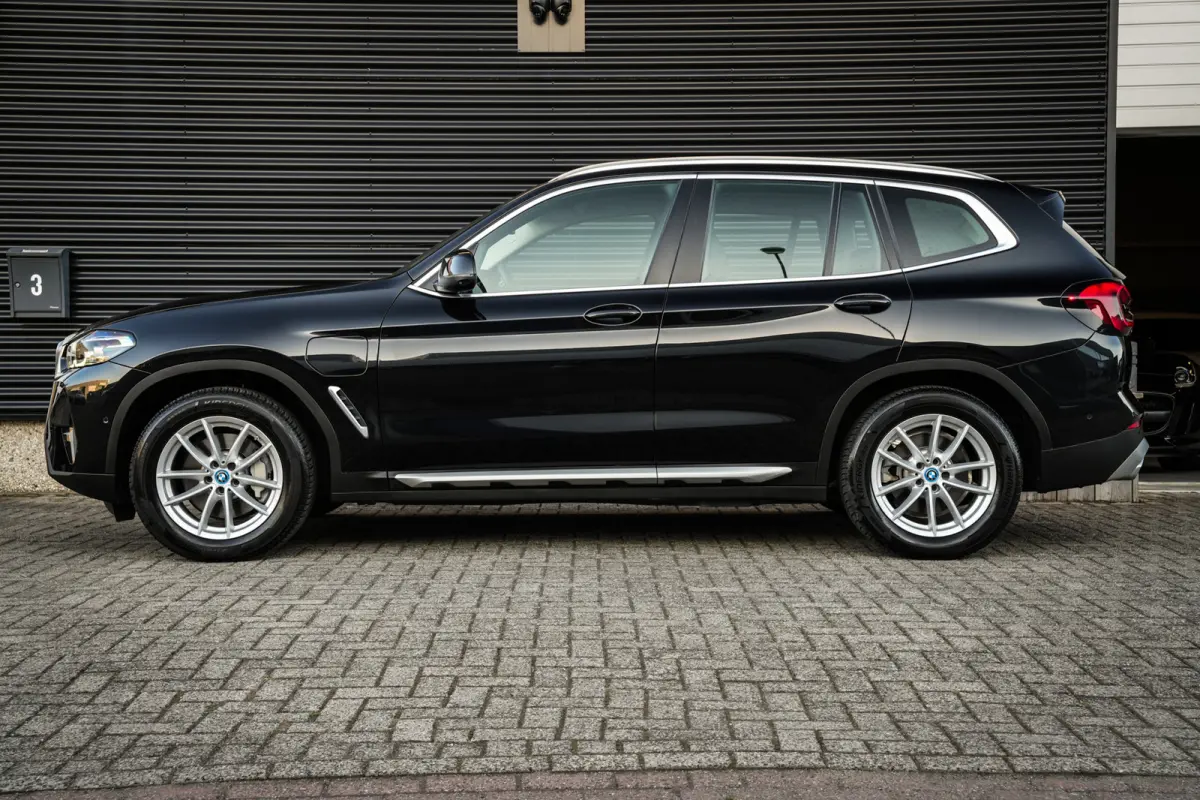 XDrive30e Business Edition Plus | Clima | Cruise | Metalic | 360 camera | Leder | Mooi! |