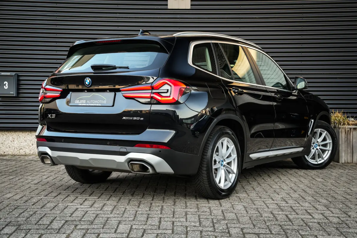 XDrive30e Business Edition Plus | Clima | Cruise | Metalic | 360 camera | Leder | Mooi! |