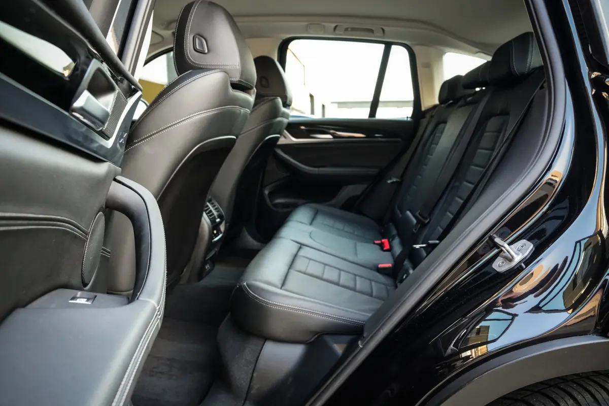 XDrive30e Business Edition Plus | Clima | Cruise | Metalic | 360 camera | Leder | Mooi! |