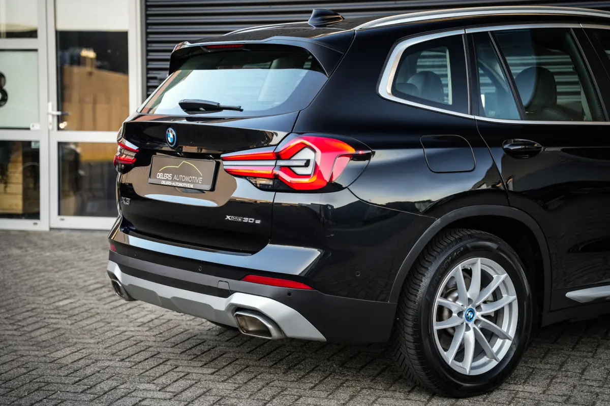 XDrive30e Business Edition Plus | Clima | Cruise | Metalic | 360 camera | Leder | Mooi! |