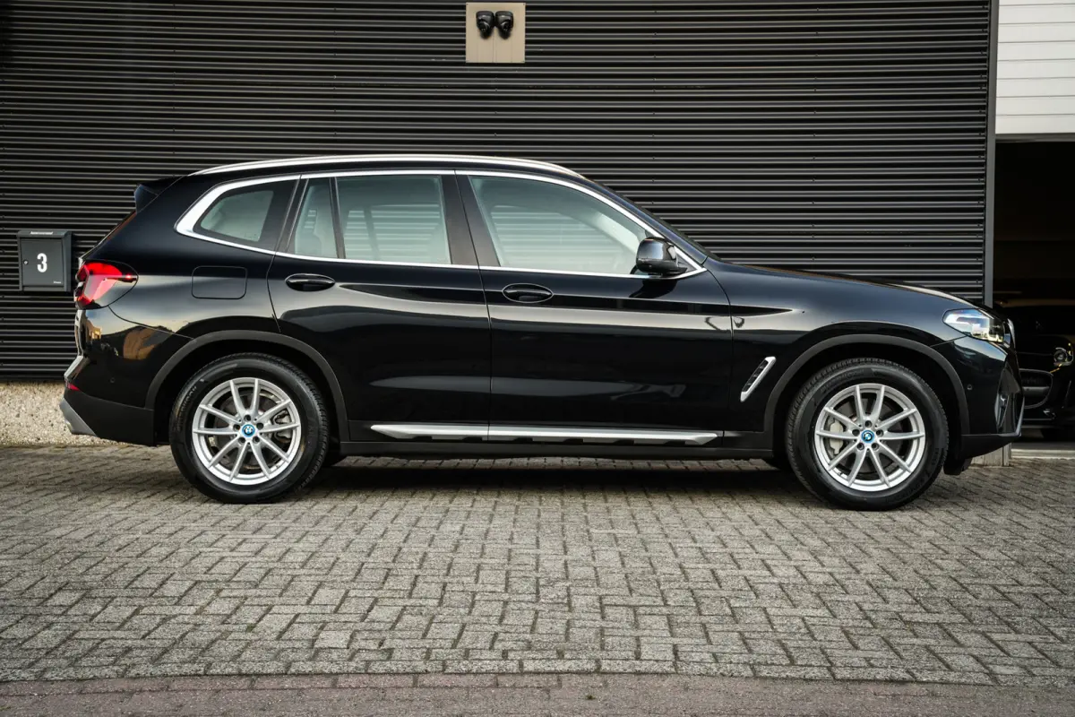 XDrive30e Business Edition Plus | Clima | Cruise | Metalic | 360 camera | Leder | Mooi! |