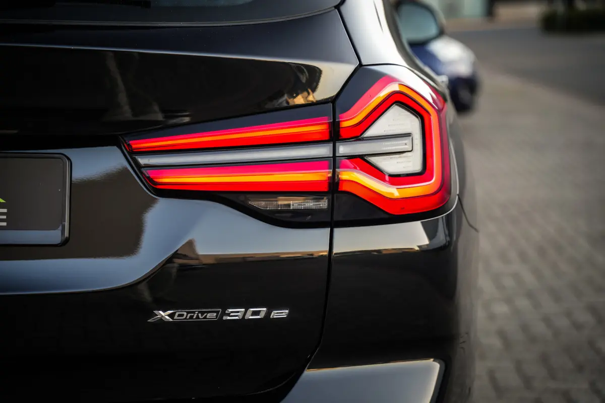 XDrive30e Business Edition Plus | Clima | Cruise | Metalic | 360 camera | Leder | Mooi! |
