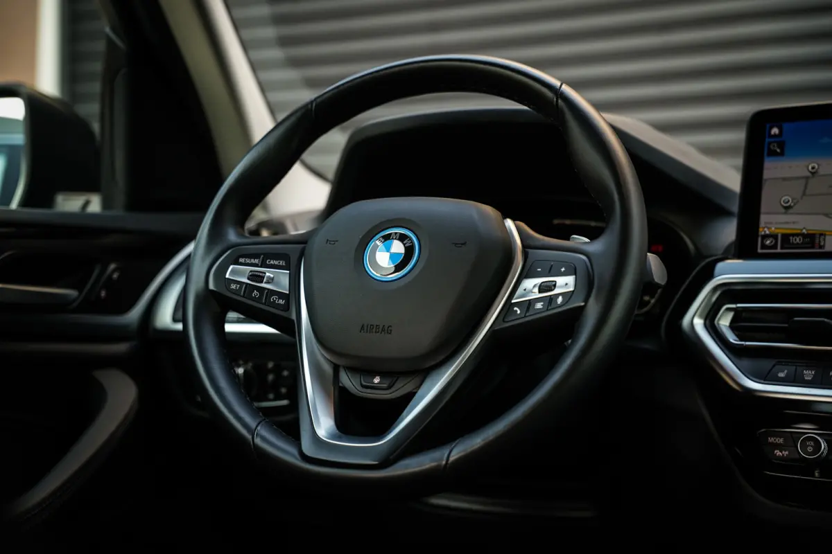 XDrive30e Business Edition Plus | Clima | Cruise | Metalic | 360 camera | Leder | Mooi! |