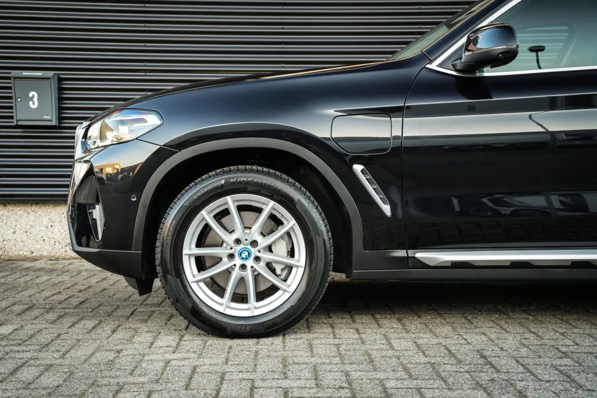 XDrive30e Business Edition Plus | Clima | Cruise | Metalic | 360 camera | Leder | Mooi! |