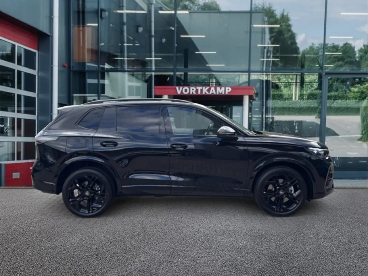 1.5 TSI e-HYBRID R-LINE 272PK LEDER/PANOP-DAK/TREKHAAK/H&K/360CAMERA