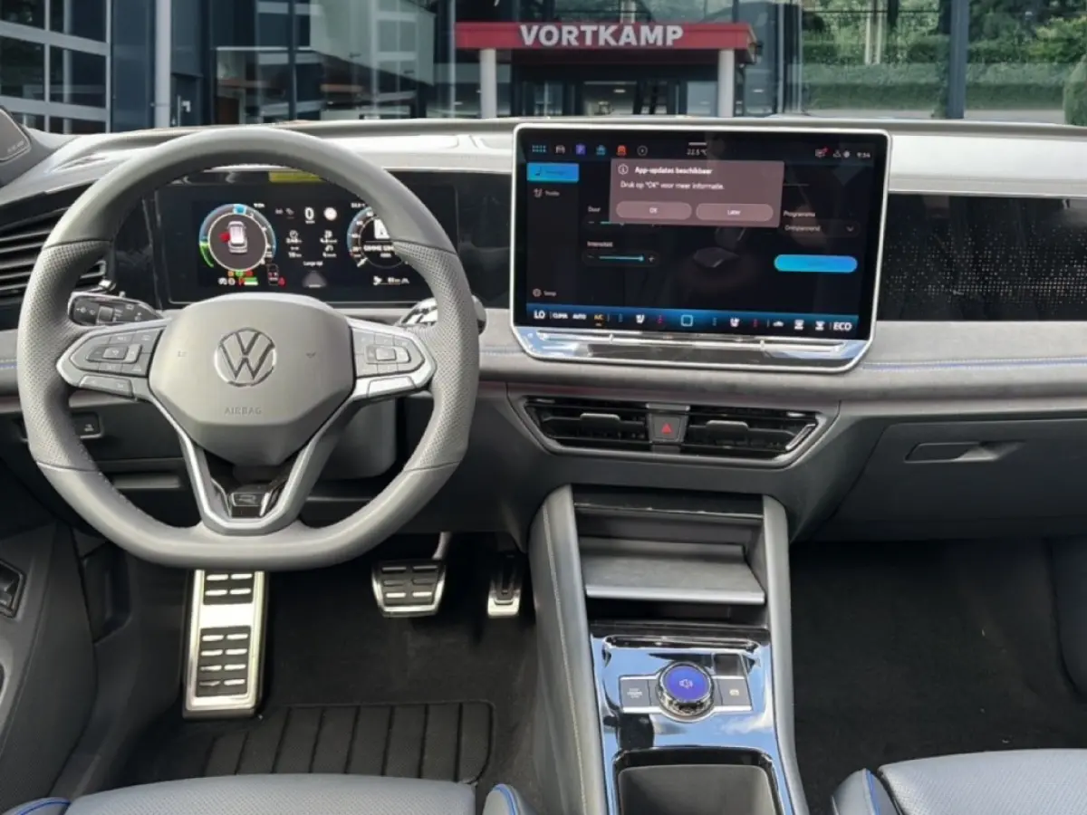 1.5 TSI e-HYBRID R-LINE 272PK LEDER/PANOP-DAK/TREKHAAK/H&K/360CAMERA