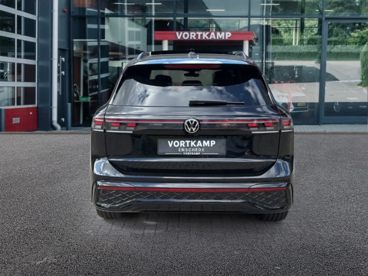 1.5 TSI e-HYBRID R-LINE 272PK LEDER/PANOP-DAK/TREKHAAK/H&K/360CAMERA