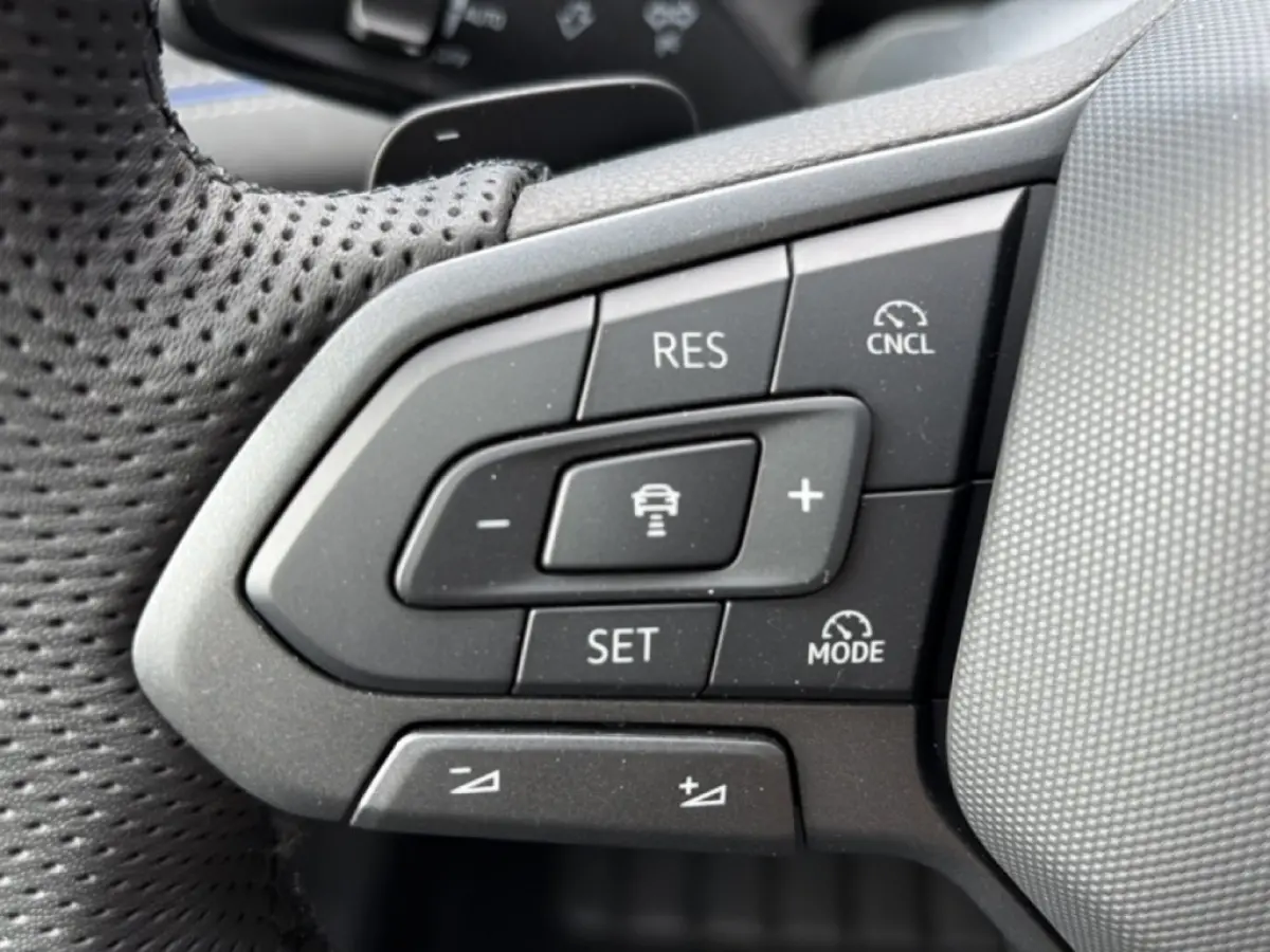 1.5 TSI e-HYBRID R-LINE 272PK LEDER/PANOP-DAK/TREKHAAK/H&K/360CAMERA