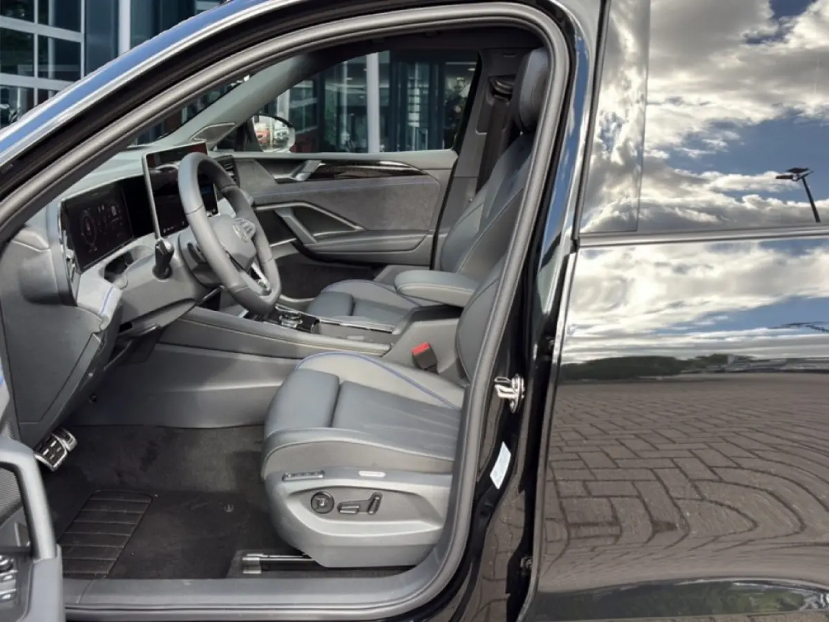 1.5 TSI e-HYBRID R-LINE 272PK LEDER/PANOP-DAK/TREKHAAK/H&K/360CAMERA