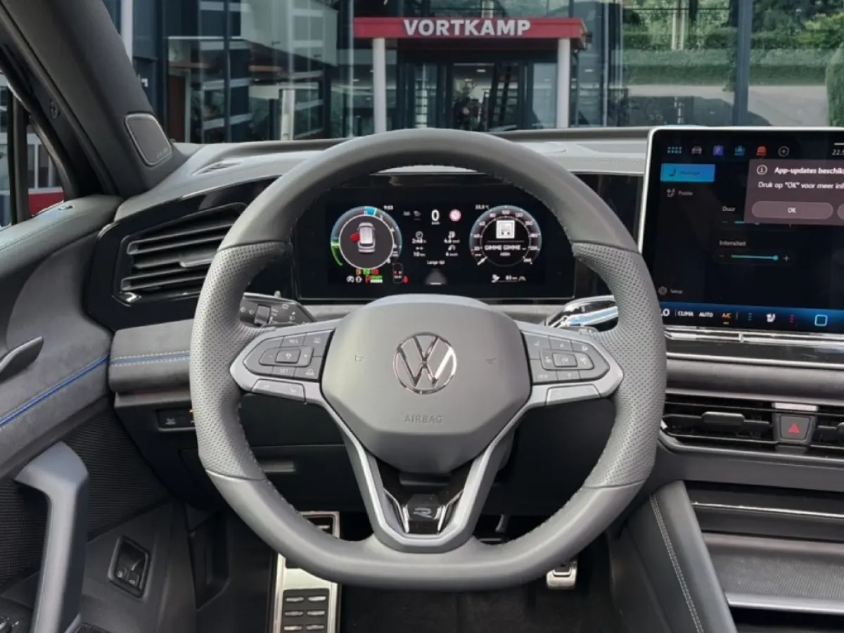1.5 TSI e-HYBRID R-LINE 272PK LEDER/PANOP-DAK/TREKHAAK/H&K/360CAMERA