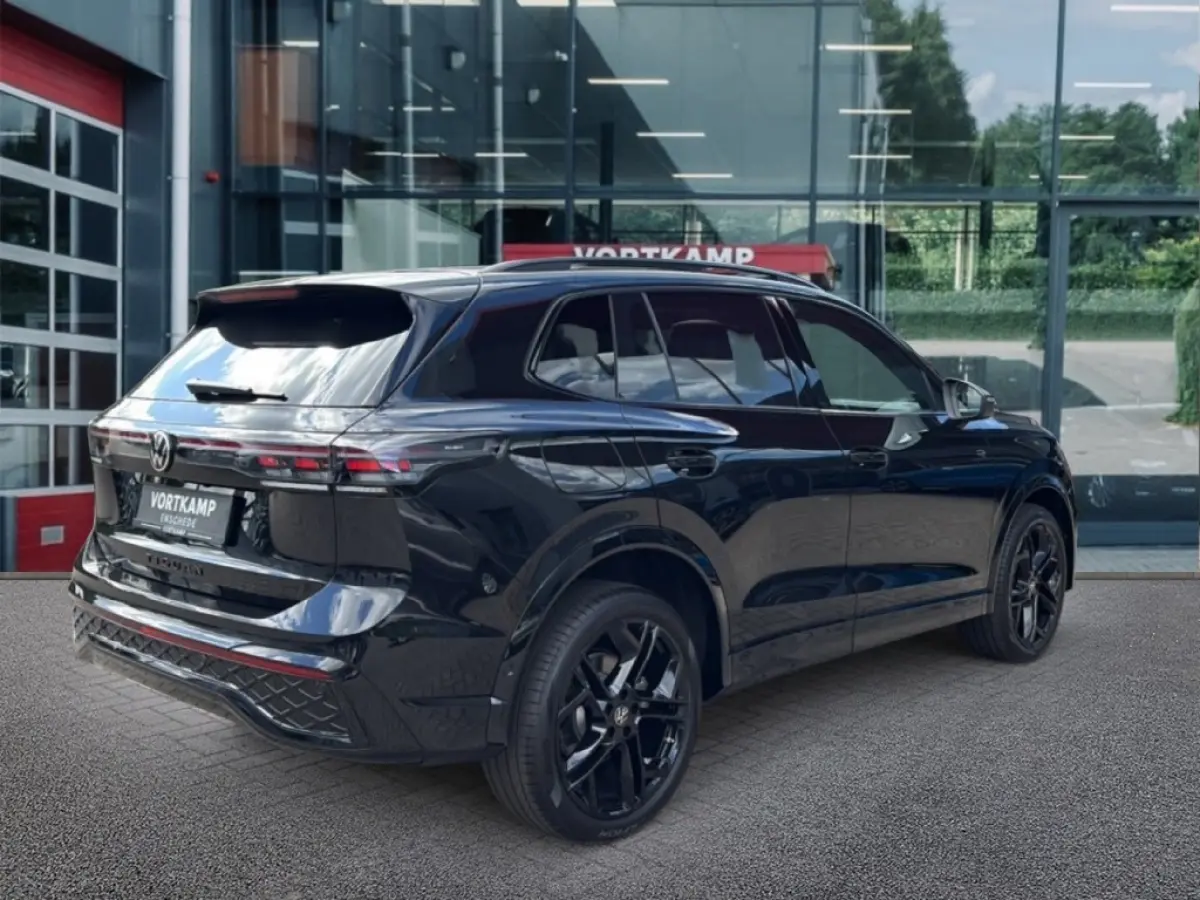 1.5 TSI e-HYBRID R-LINE 272PK LEDER/PANOP-DAK/TREKHAAK/H&K/360CAMERA
