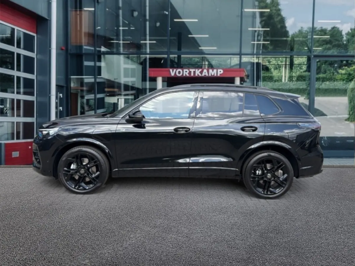 1.5 TSI e-HYBRID R-LINE 272PK LEDER/PANOP-DAK/TREKHAAK/H&K/360CAMERA