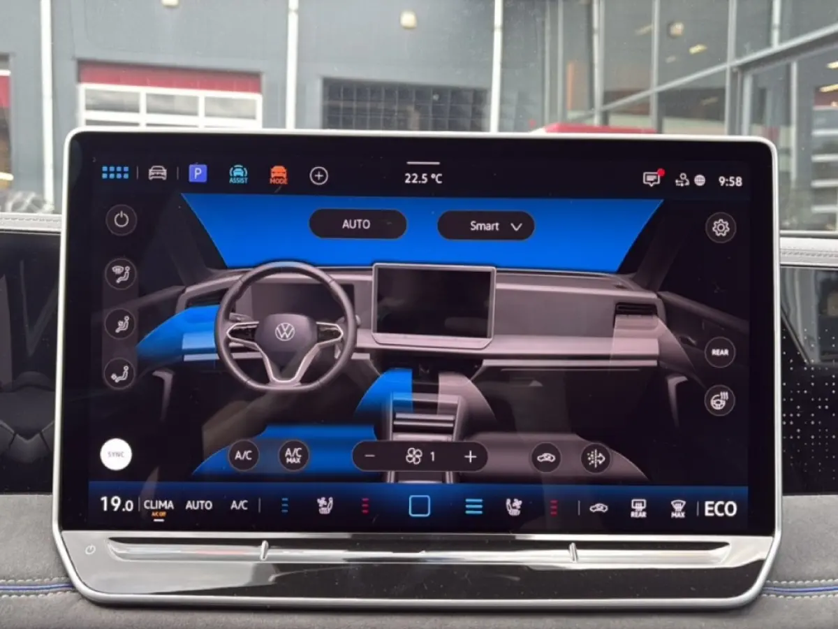 1.5 TSI e-HYBRID R-LINE 272PK LEDER/PANOP-DAK/TREKHAAK/H&K/360CAMERA