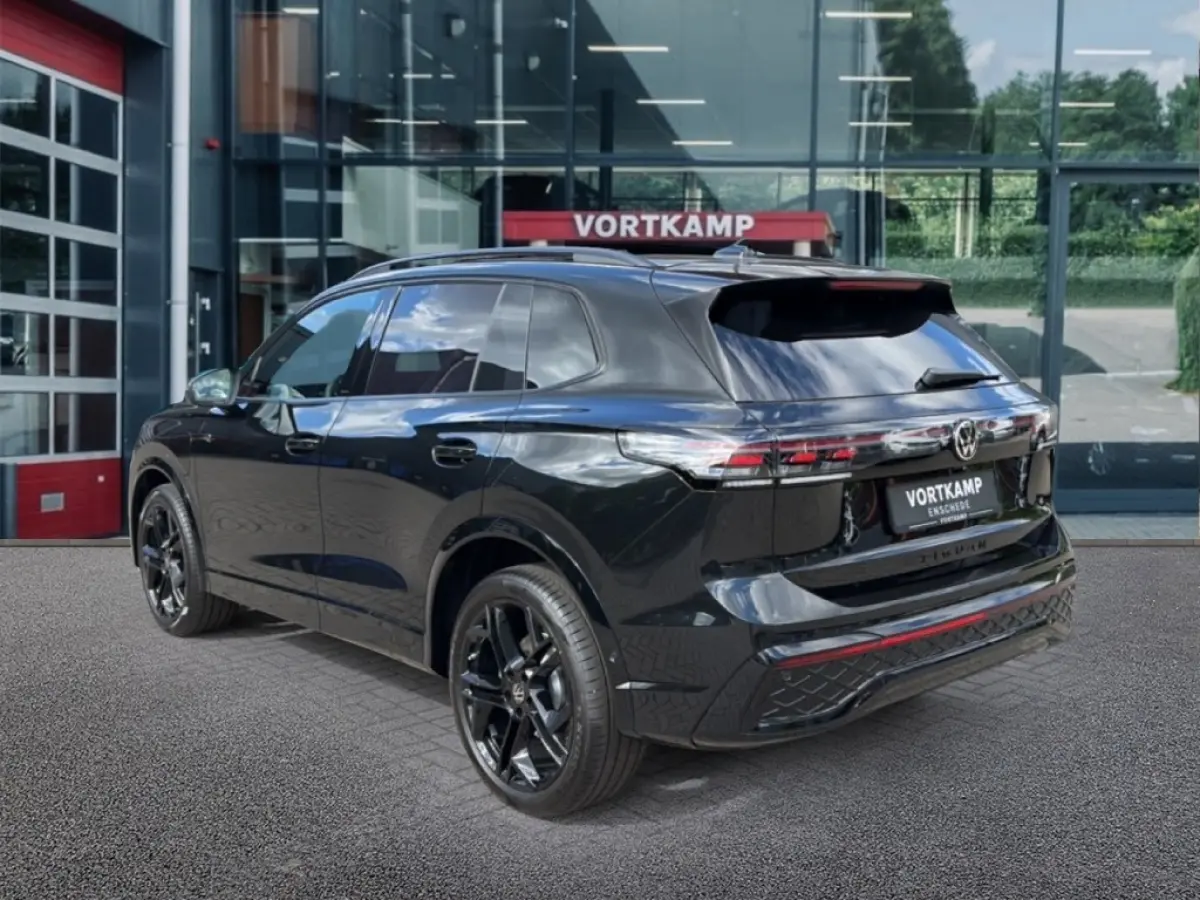 1.5 TSI e-HYBRID R-LINE 272PK LEDER/PANOP-DAK/TREKHAAK/H&K/360CAMERA