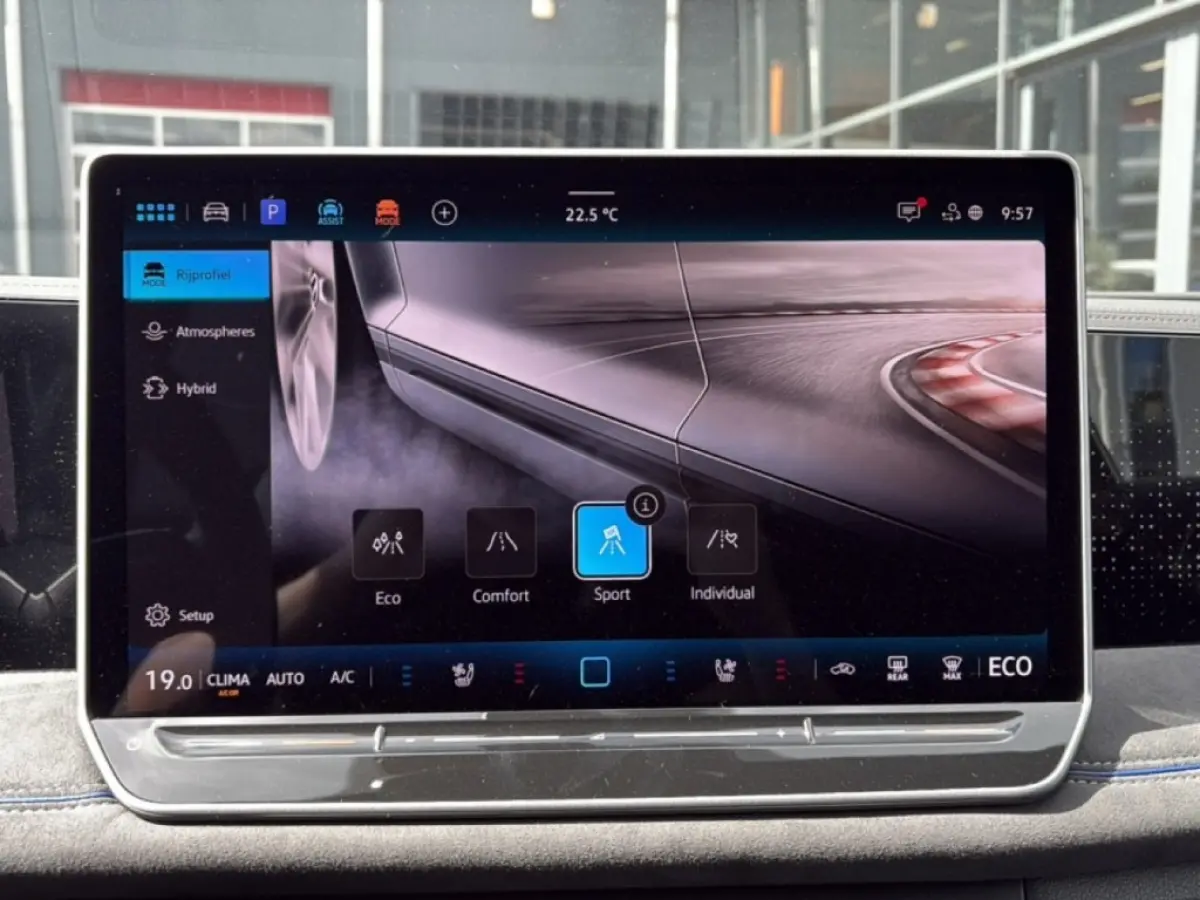 1.5 TSI e-HYBRID R-LINE 272PK LEDER/PANOP-DAK/TREKHAAK/H&K/360CAMERA
