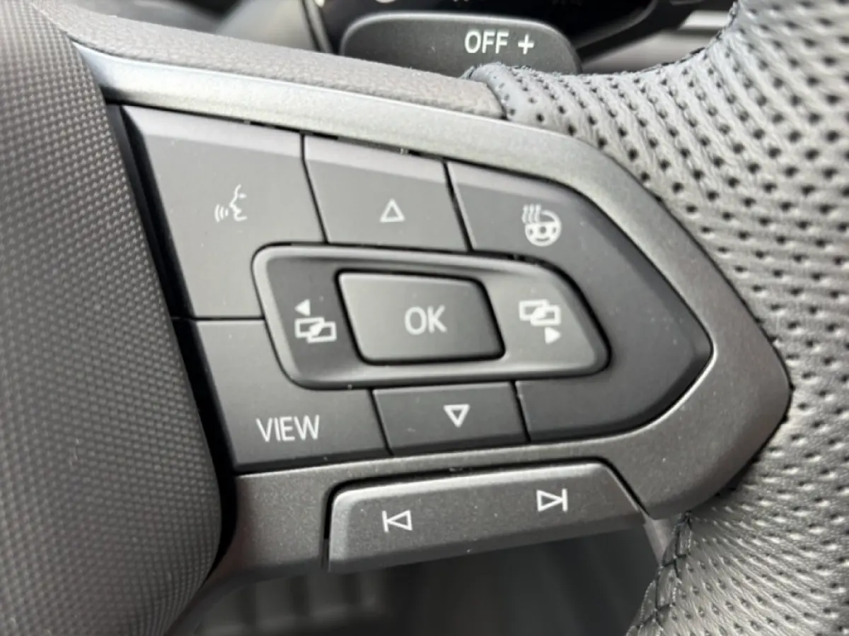 1.5 TSI e-HYBRID R-LINE 272PK LEDER/PANOP-DAK/TREKHAAK/H&K/360CAMERA