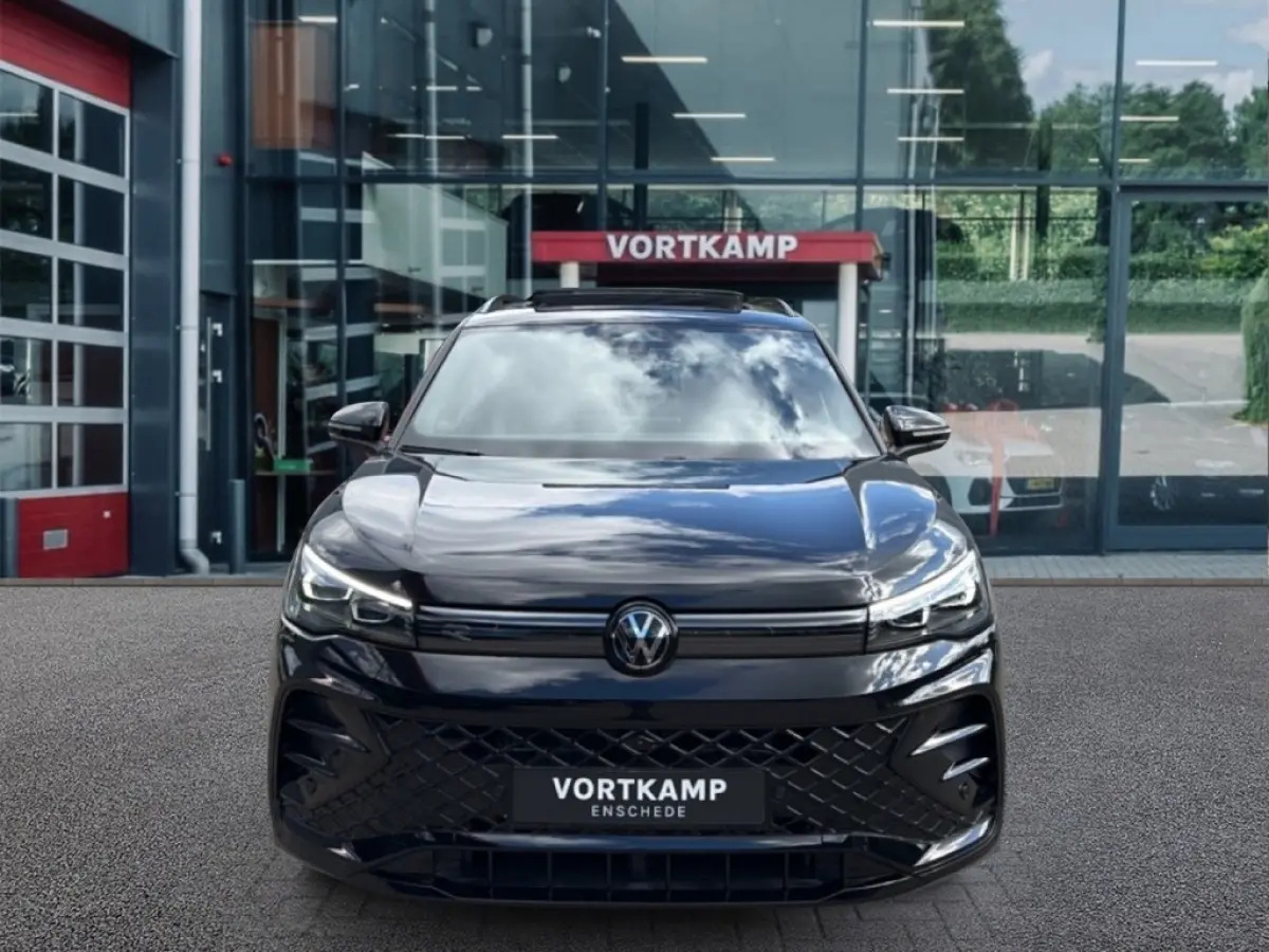 1.5 TSI e-HYBRID R-LINE 272PK LEDER/PANOP-DAK/TREKHAAK/H&K/360CAMERA