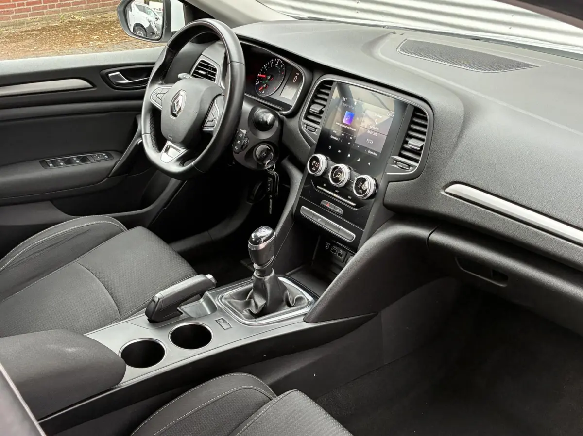 1.3 TCe Equilibre Cruise Airco 2022 Eerste Eigenaar Vol Opties Perfecte Staat Navi Carplay Led