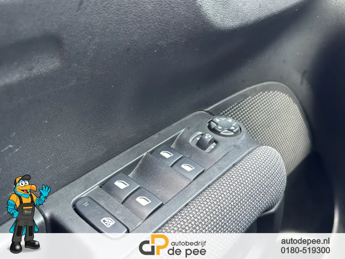 1.2 PureTech S&S Shine GARANTIE/CRUISE/CLIMA/CARPLAY/PARKEERSENS. V+A/CAMERA/KEYLESS/LICHTMETAAL rijklaarprijs!
