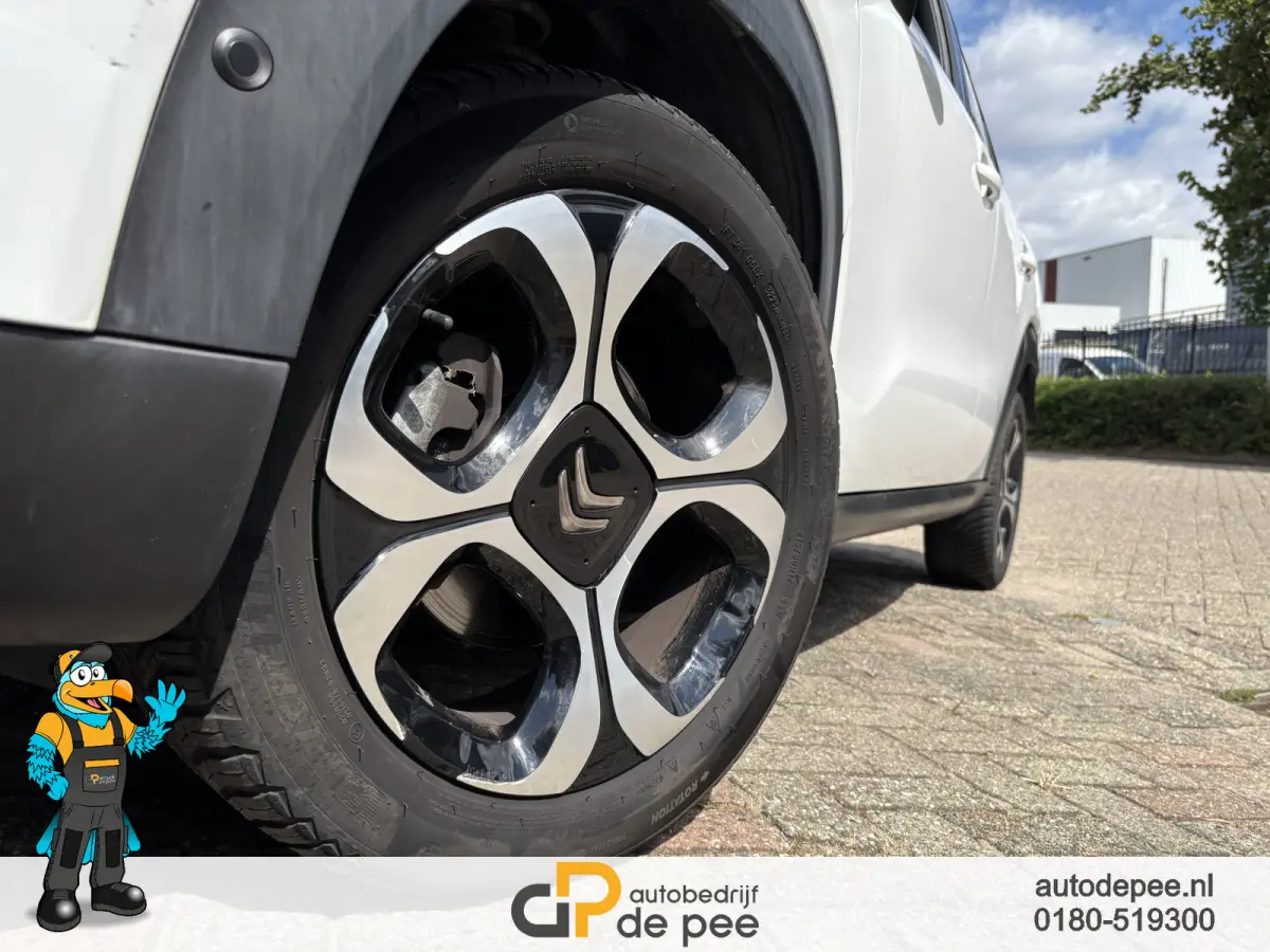 1.2 PureTech S&S Shine GARANTIE/CRUISE/CLIMA/CARPLAY/PARKEERSENS. V+A/CAMERA/KEYLESS/LICHTMETAAL rijklaarprijs!