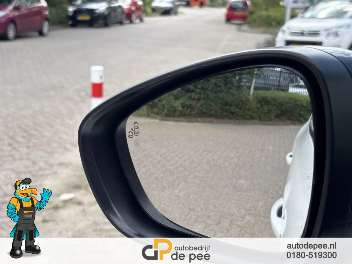 1.2 PureTech S&S Shine GARANTIE/CRUISE/CLIMA/CARPLAY/PARKEERSENS. V+A/CAMERA/KEYLESS/LICHTMETAAL rijklaarprijs!