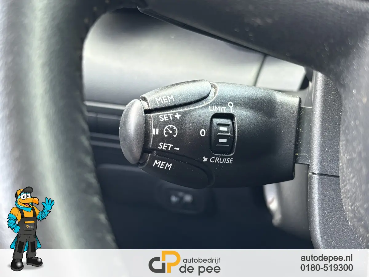 1.2 PureTech S&S Shine GARANTIE/CRUISE/CLIMA/CARPLAY/PARKEERSENS. V+A/CAMERA/KEYLESS/LICHTMETAAL rijklaarprijs!