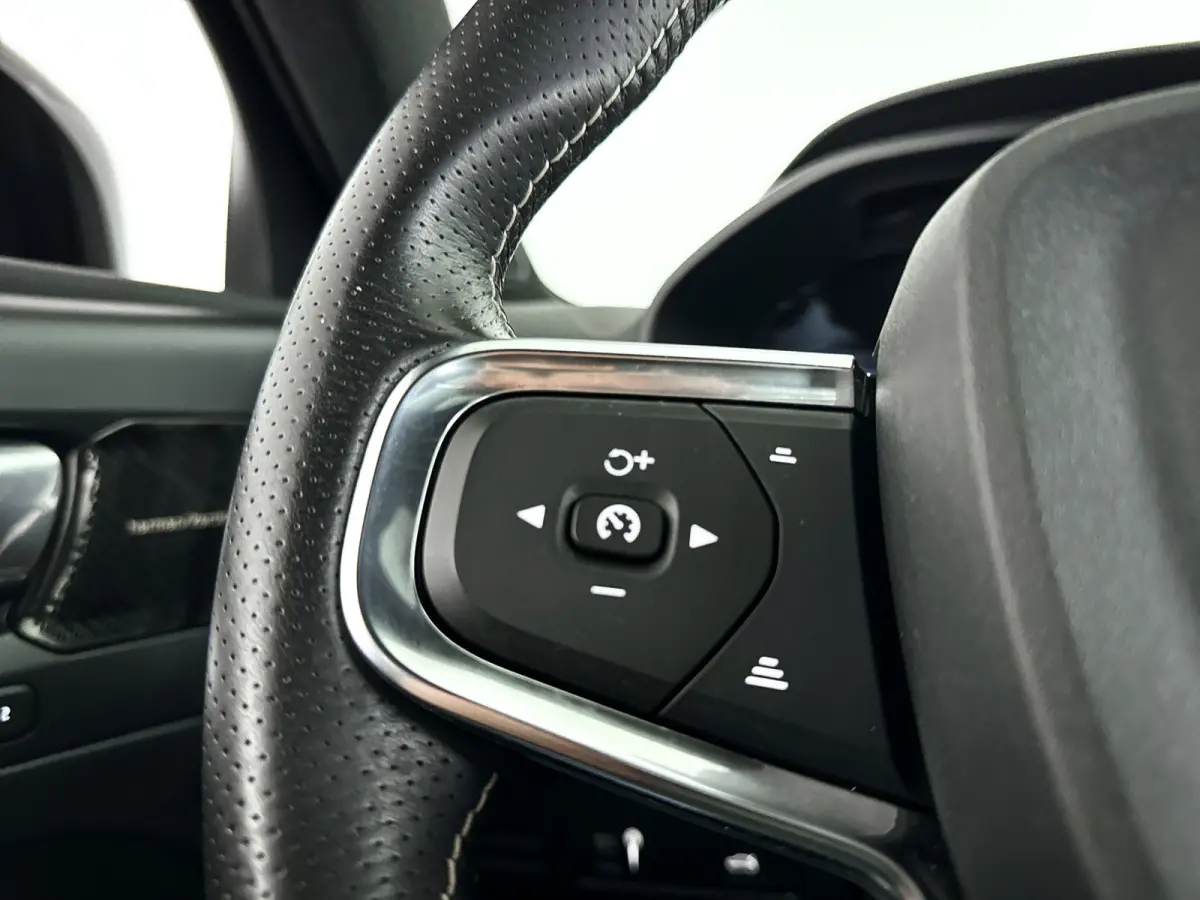 P8 AWD R-Design | Panoramadak | 360° camera | Harman Kardon | Stoel- en Stuurverwarming