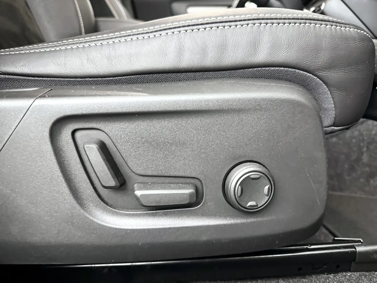 P8 AWD R-Design | Panoramadak | 360° camera | Harman Kardon | Stoel- en Stuurverwarming