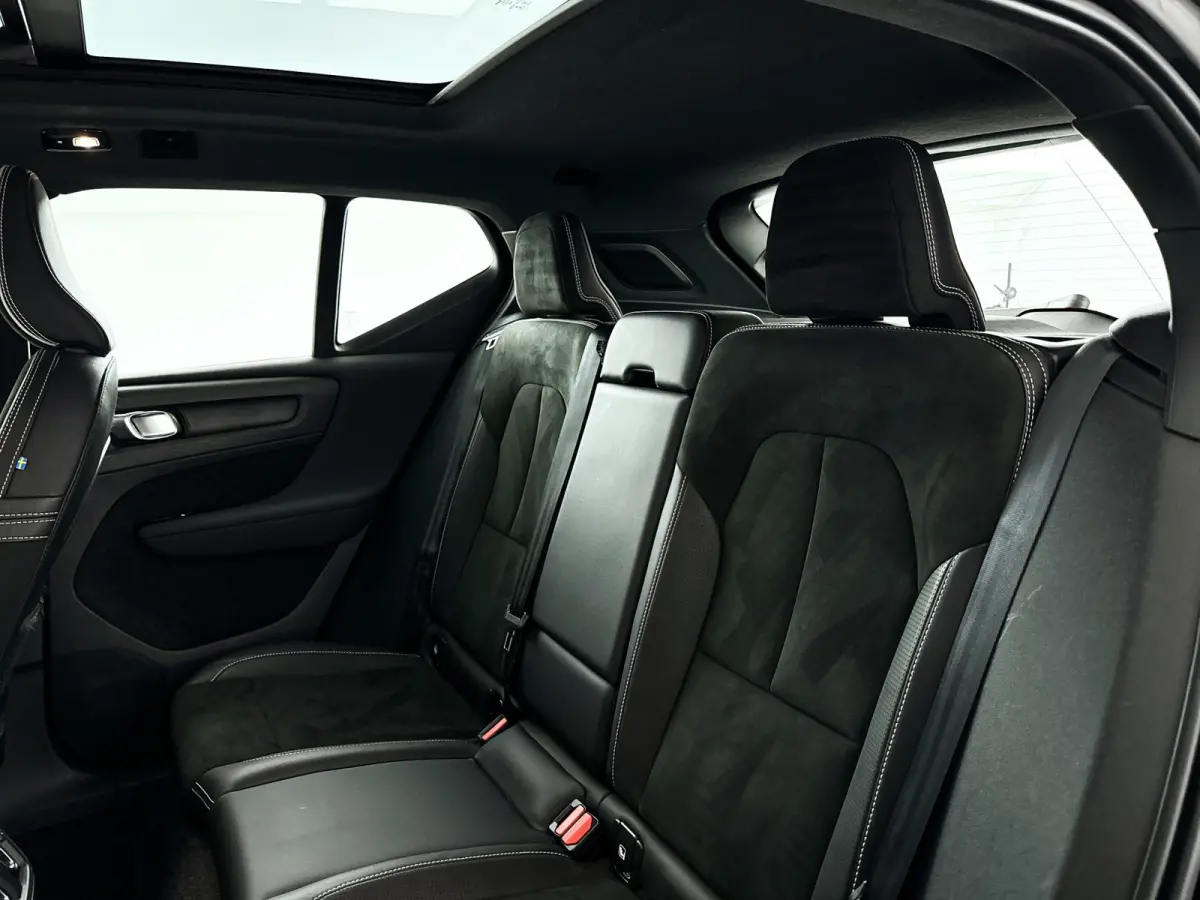 P8 AWD R-Design | Panoramadak | 360° camera | Harman Kardon | Stoel- en Stuurverwarming
