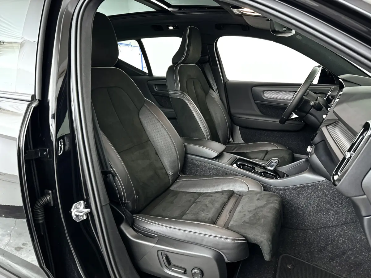 P8 AWD R-Design | Panoramadak | 360° camera | Harman Kardon | Stoel- en Stuurverwarming