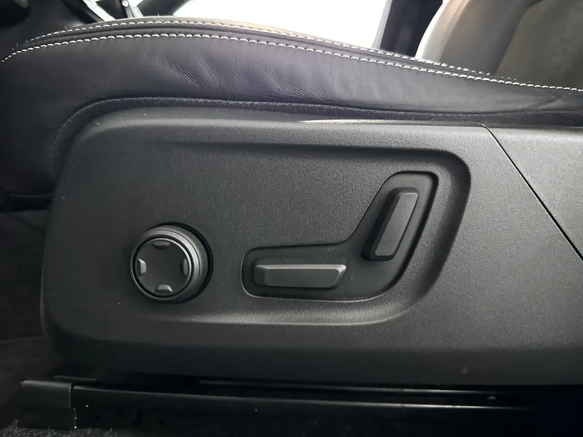 P8 AWD R-Design | Panoramadak | 360° camera | Harman Kardon | Stoel- en Stuurverwarming