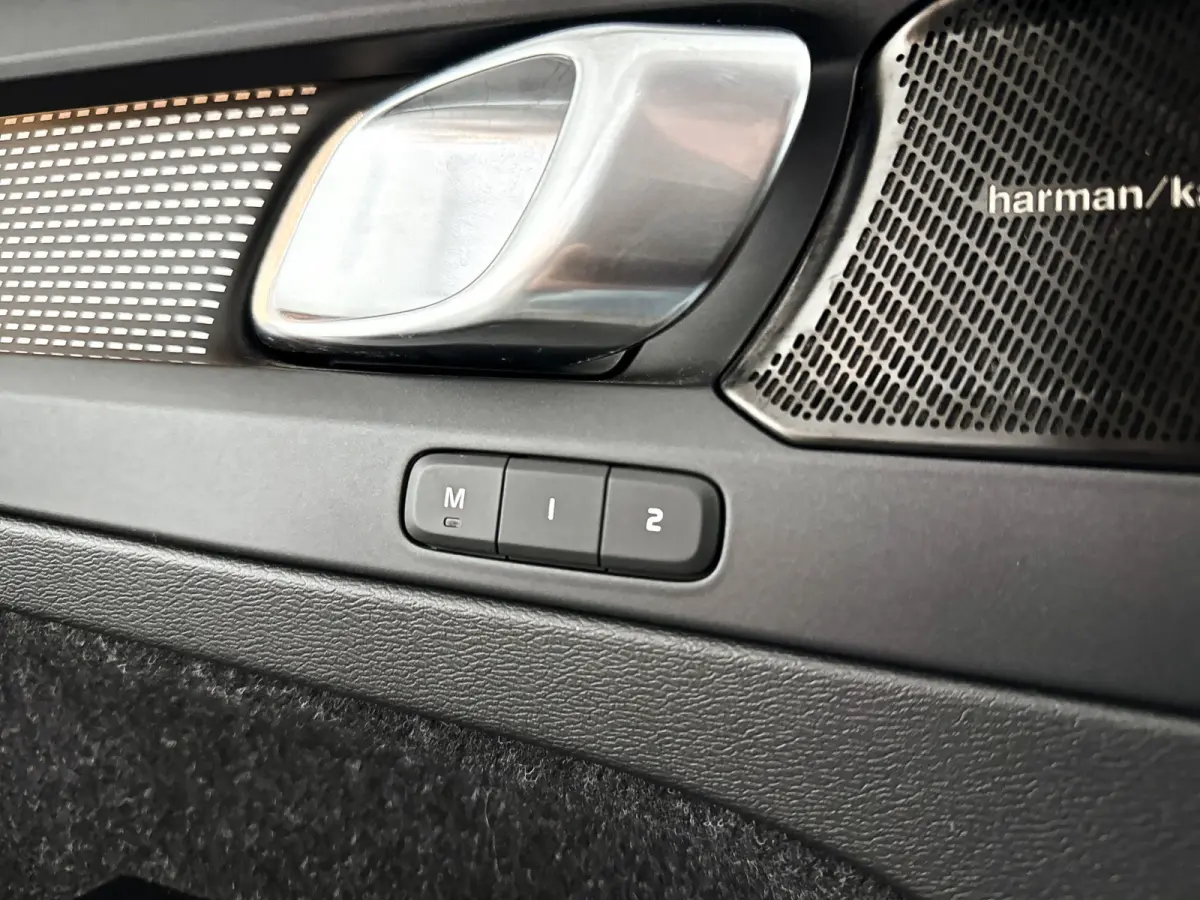 P8 AWD R-Design | Panoramadak | 360° camera | Harman Kardon | Stoel- en Stuurverwarming