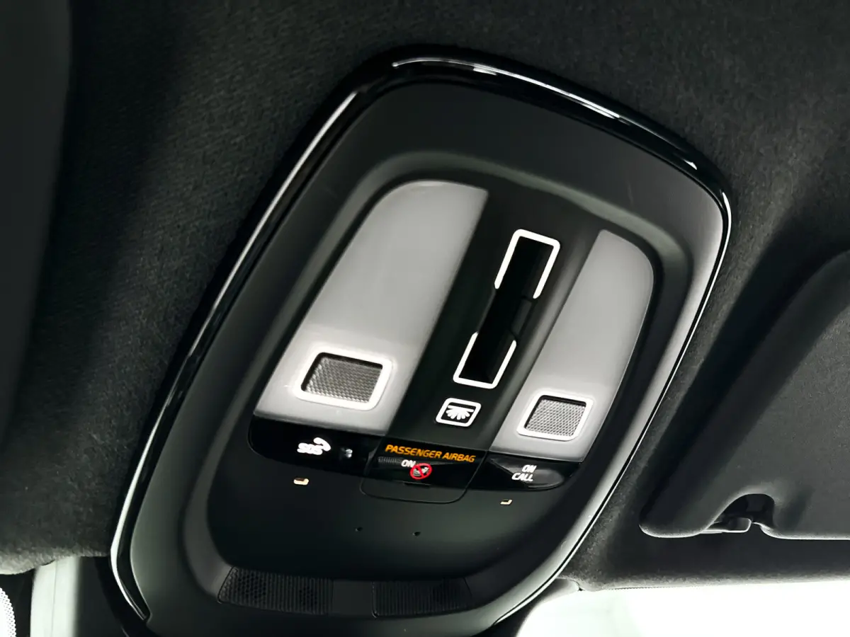 P8 AWD R-Design | Panoramadak | 360° camera | Harman Kardon | Stoel- en Stuurverwarming