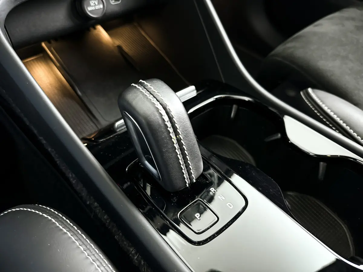 P8 AWD R-Design | Panoramadak | 360° camera | Harman Kardon | Stoel- en Stuurverwarming