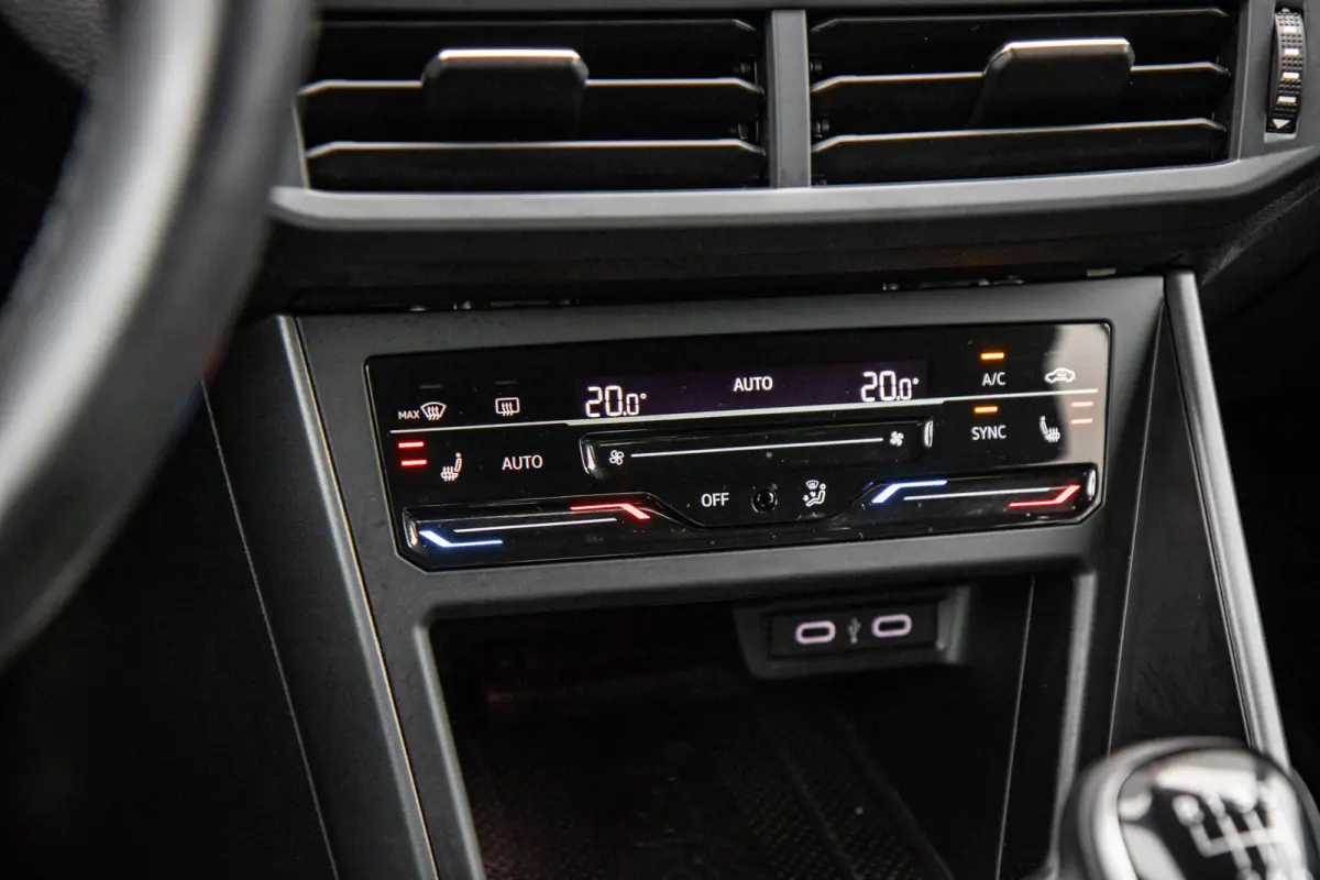 1.0 TSI 110pk R-Line Business | Stoelverwarrming | Keyless Entry/start | Matrix LED Koplampen