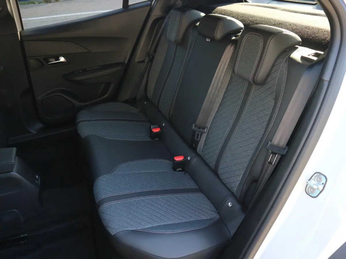1.2 Hybrid 145 GT / 360 Camera / Navigatie / Voorraad Voordeel