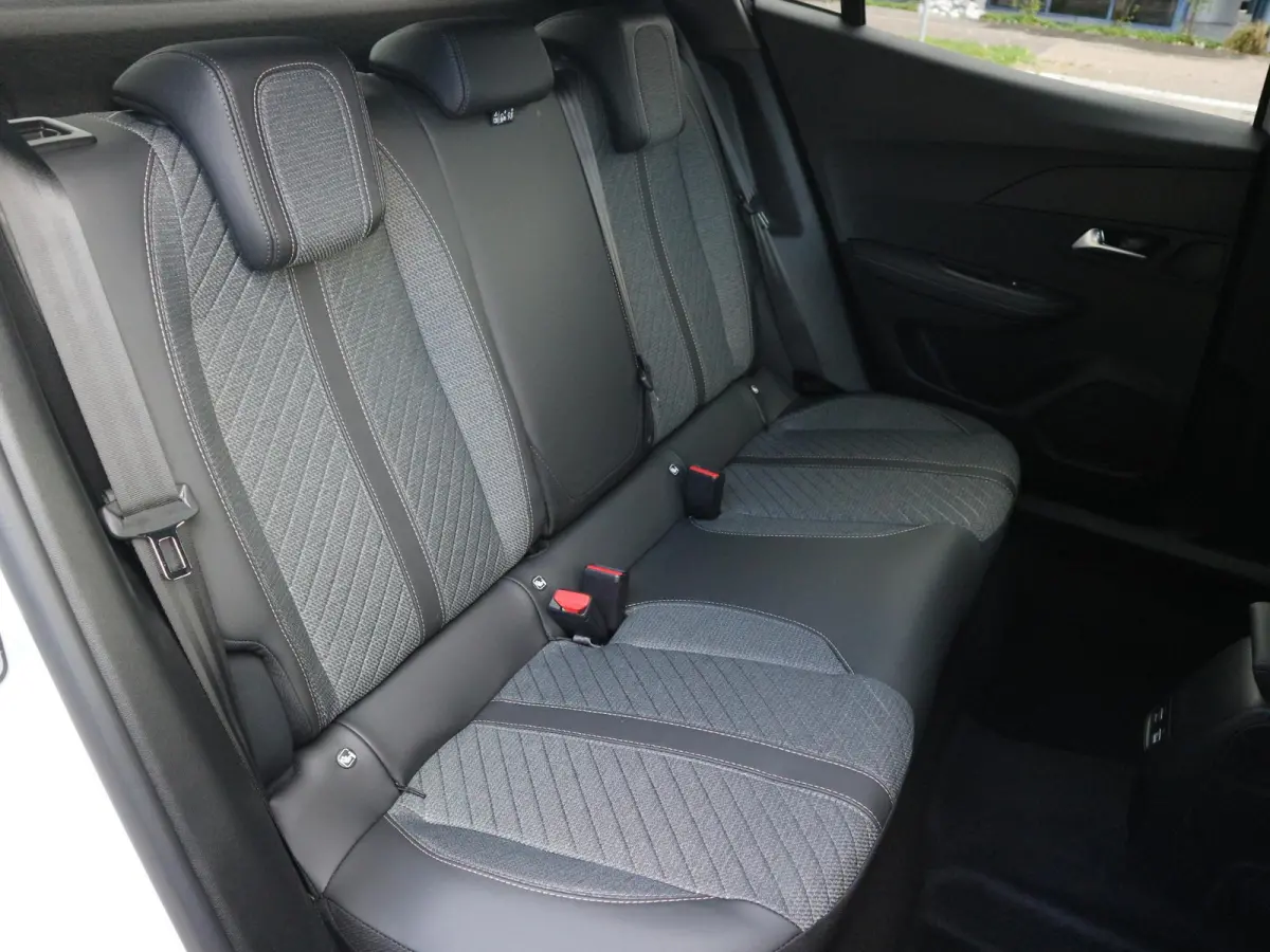 1.2 Hybrid 145 GT / 360 Camera / Navigatie / Voorraad Voordeel