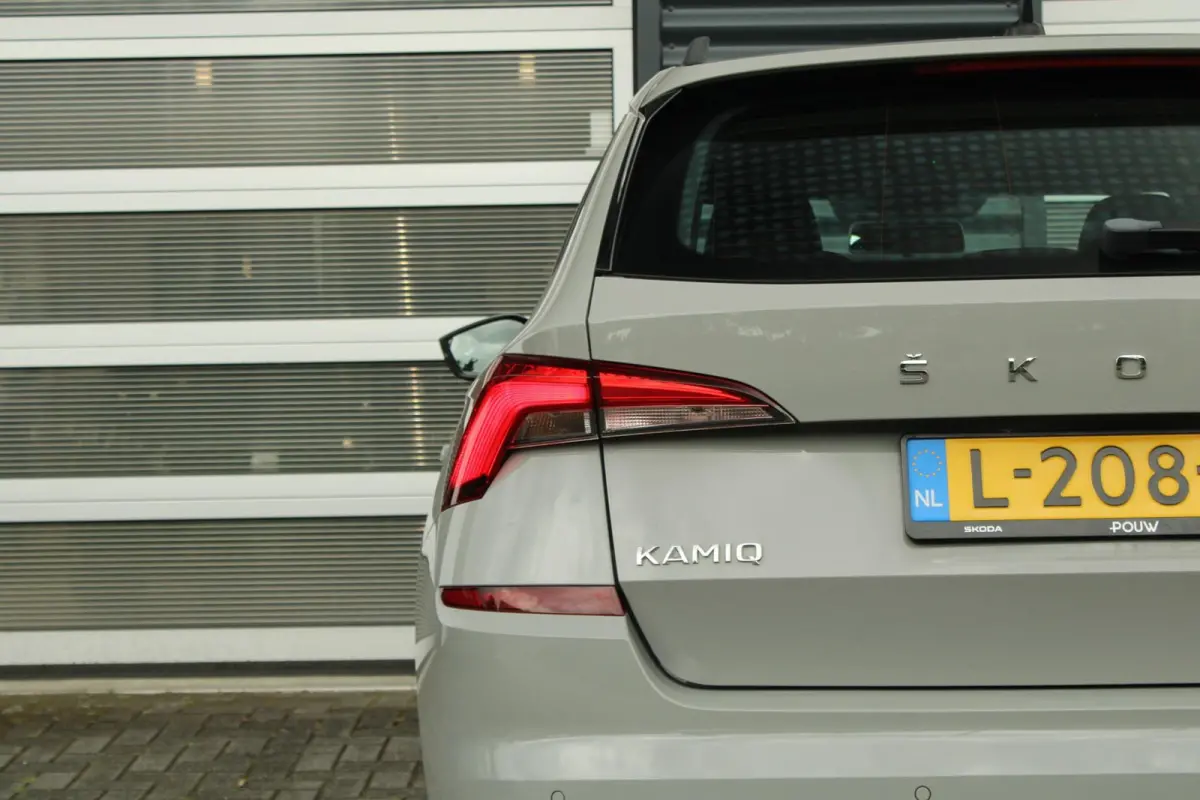 1.0 TSI 110pk Ambition | Parkeersensoren Achter | DAB | Apple CarPlay/ Android Auto | Airco