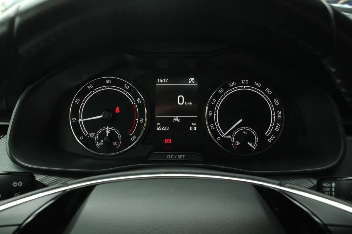 1.0 TSI 110pk Ambition | Parkeersensoren Achter | DAB | Apple CarPlay/ Android Auto | Airco