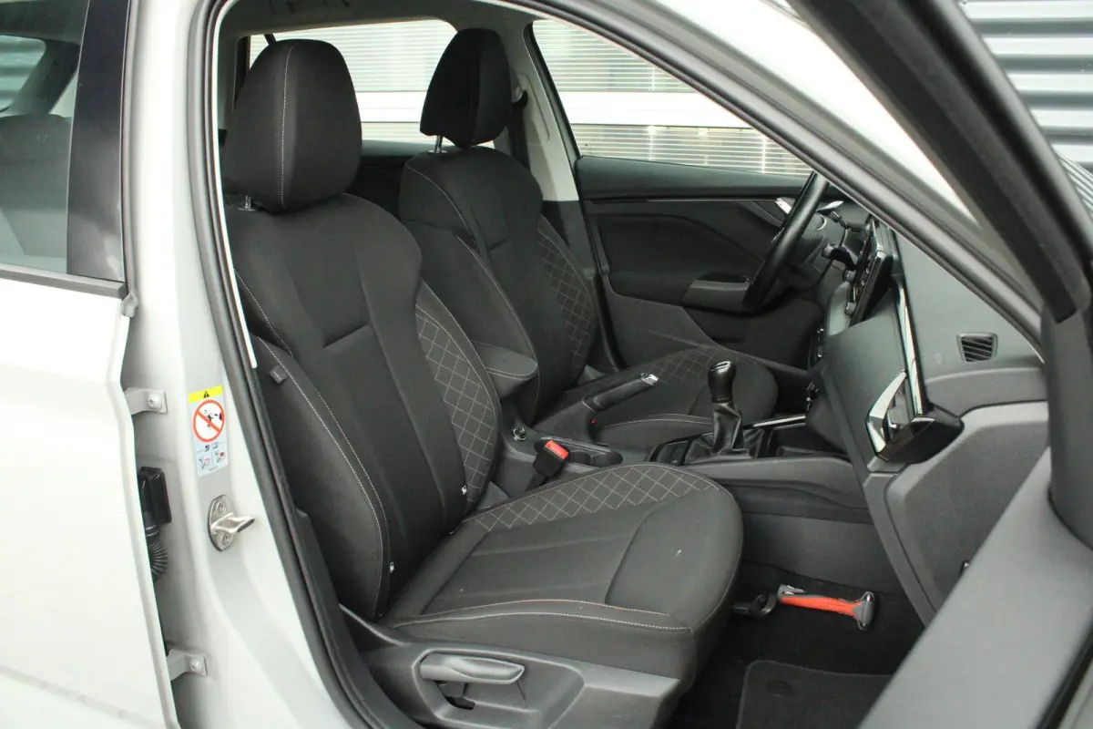 1.0 TSI 110pk Ambition | Parkeersensoren Achter | DAB | Apple CarPlay/ Android Auto | Airco