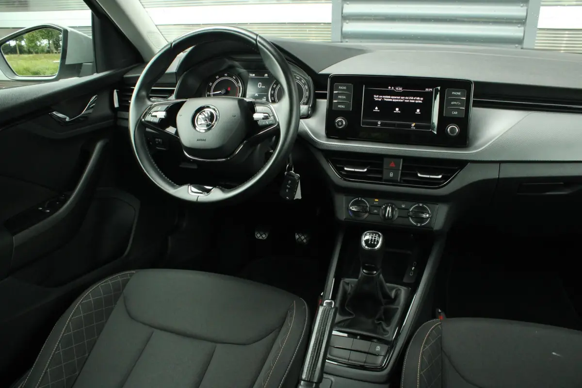 1.0 TSI 110pk Ambition | Parkeersensoren Achter | DAB | Apple CarPlay/ Android Auto | Airco