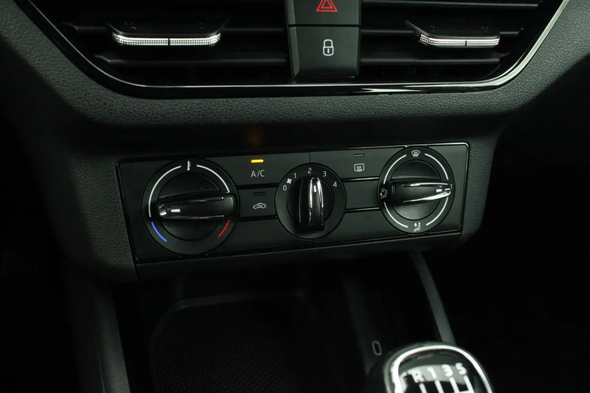 1.0 TSI 110pk Ambition | Parkeersensoren Achter | DAB | Apple CarPlay/ Android Auto | Airco